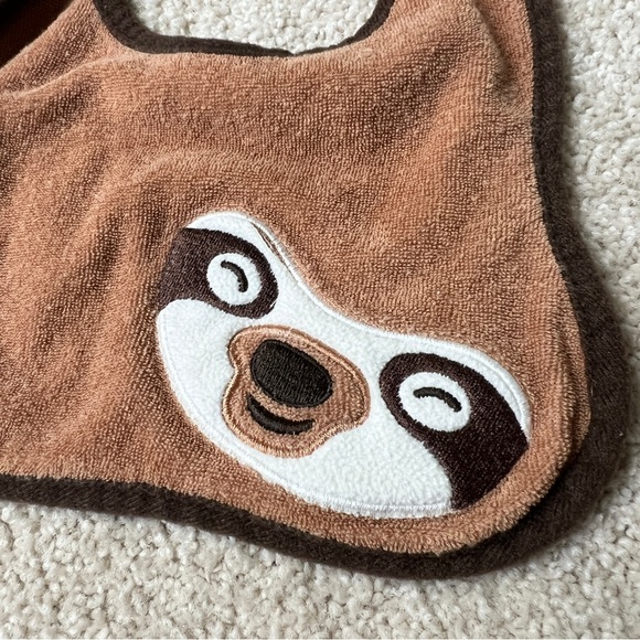 Fred | Sloth Bib - Picture 2 of 8